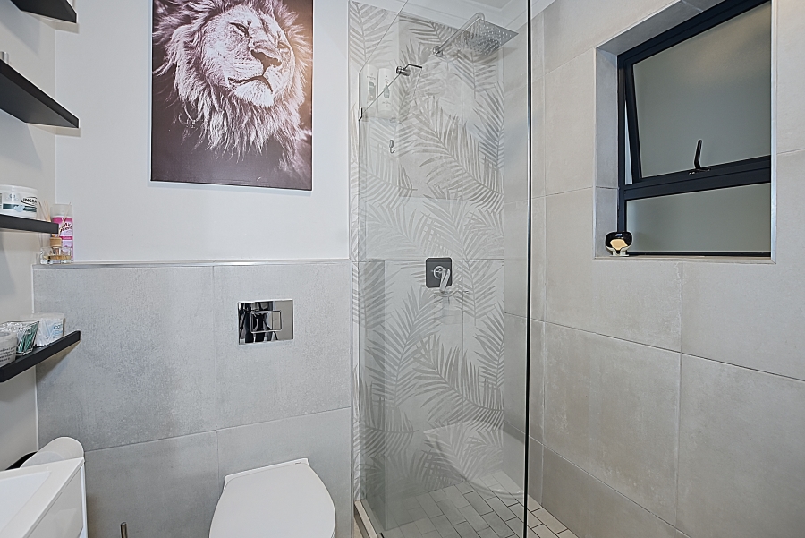 1 Bedroom Property for Sale in Table View Western Cape